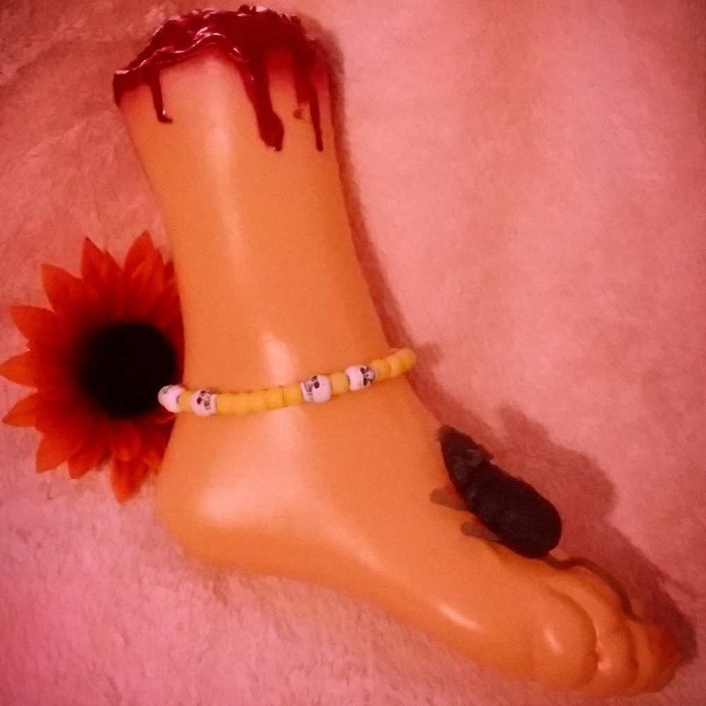 Mellow Yellow Skull Anklet